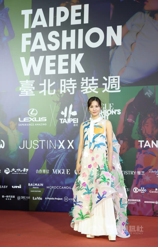 吳怡霈出席台北時裝週跨界時尚大秀