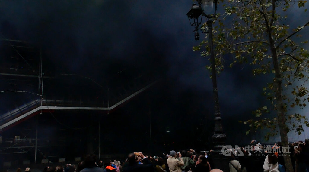 當AI放煙火 蔡國強在龐畢度引爆藝術與生態論戰