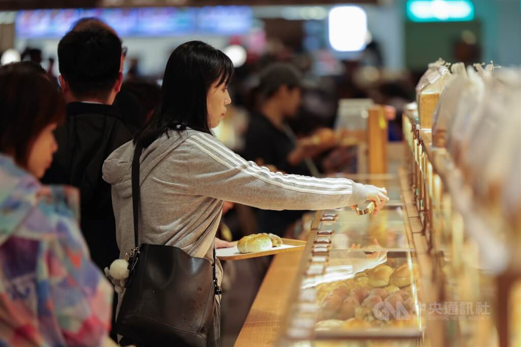 AI需求熱絡帶動 9月景氣燈號轉亮黃紅燈