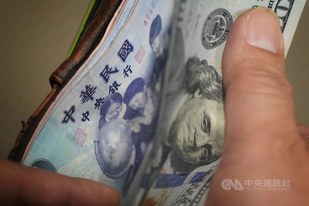 國發會談「台灣病」出口強是產業轉型非台幣貶值