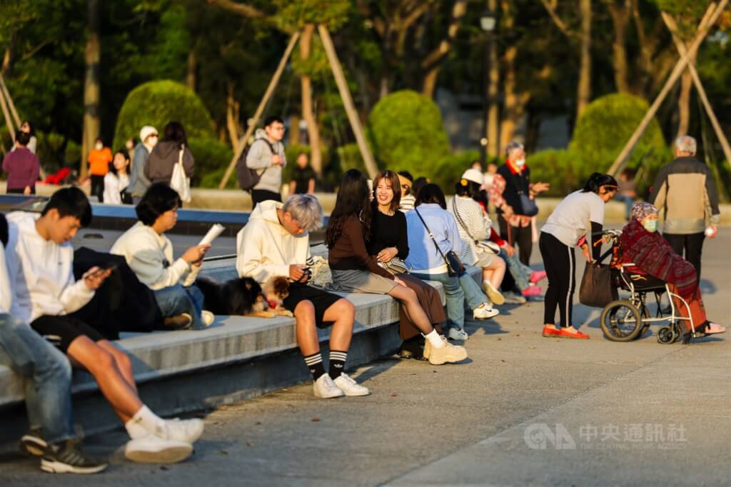 週末各地回暖　24日再迎東北季風