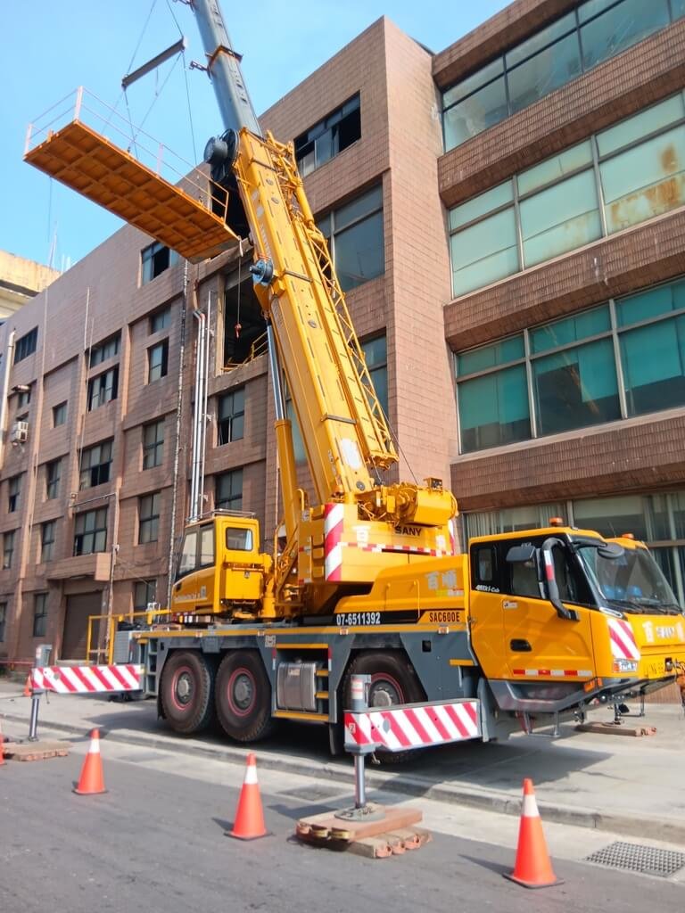 高雄海霸王分公司工人墜樓不治 勞工局停工開罰 | 社會 | 中央社 CNA 高雄海霸王分公司工人墜樓不治 勞工局停工開罰 | 社會 | 中央社 CNA