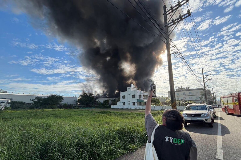 桃園地下工廠大火濃煙竄天 環保局最高併罰2000萬 | 社會 | 中央社 CNA 桃園地下工廠大火濃煙竄天 環保局最高併罰2000萬 | 社會 | 中央社 CNA