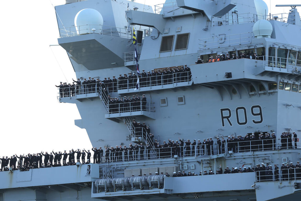 英國航艦打擊群自印太返鄉　逾4000人參與部署