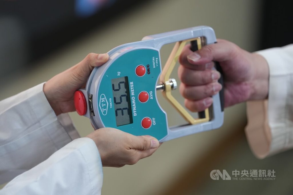 亞洲人肌力45歲起驟降　最新研究：50歲就要測肌少症