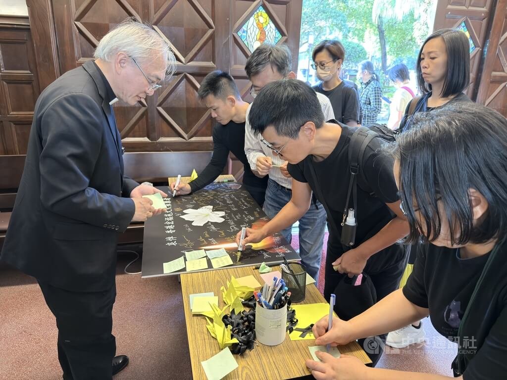 香港大火　在台港人於台北濟南教會悼念