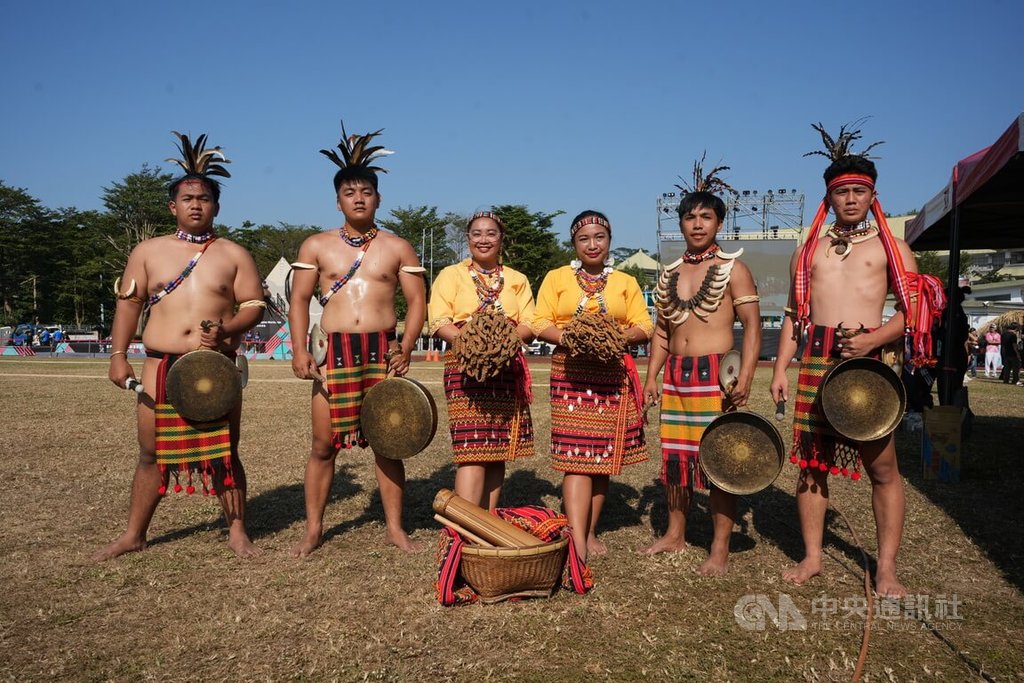 菲國原民來台參賽羽飾遭海關沒入　網友支援雞毛