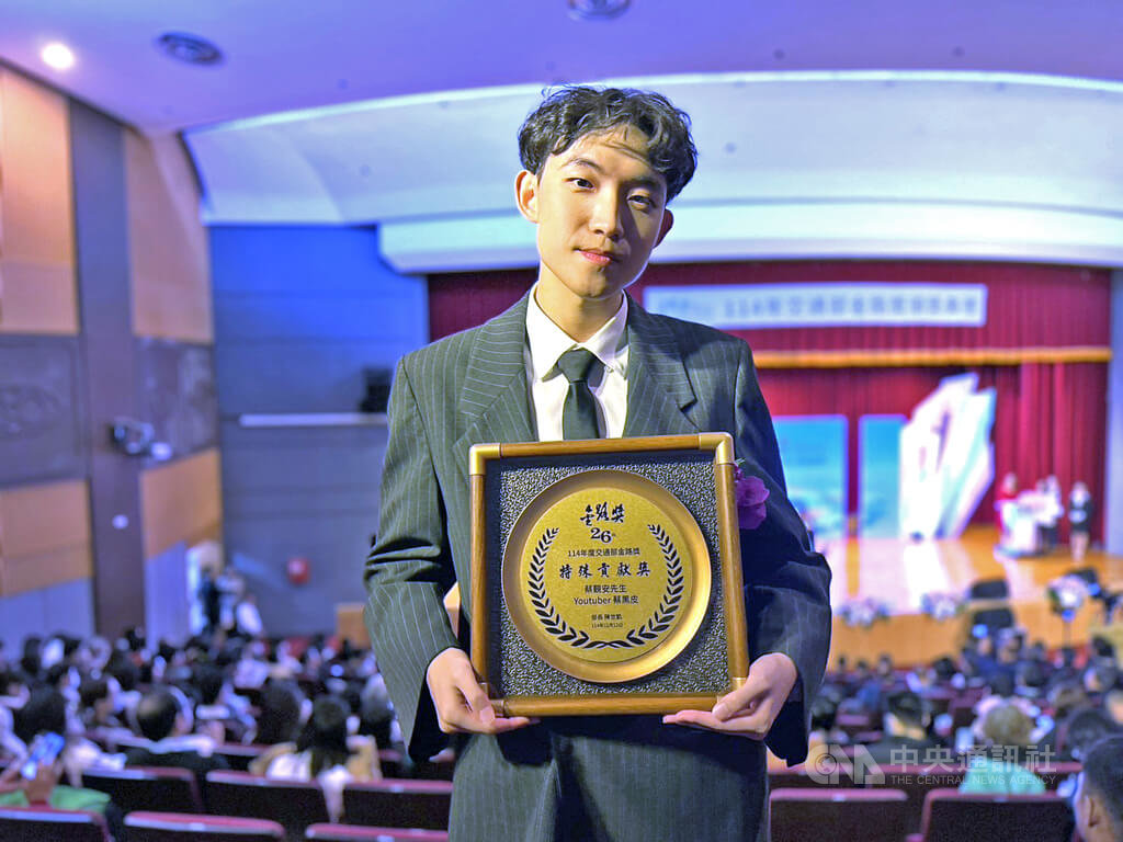 蔡黑皮百部影片介紹交通建設　獲金路獎特殊貢獻獎