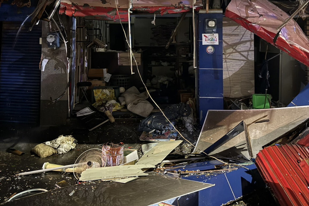 新營透天厝氣爆2傷 疑桶裝瓦斯煮食不慎引爆