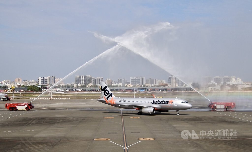 捷星日本首航高雄成田　水門禮慶開航