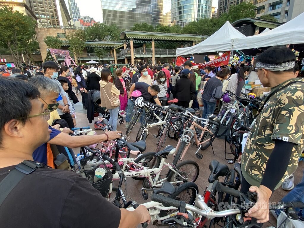 新北耶誕挖寶趣跳蚤市集 舊物尋新主人做公益