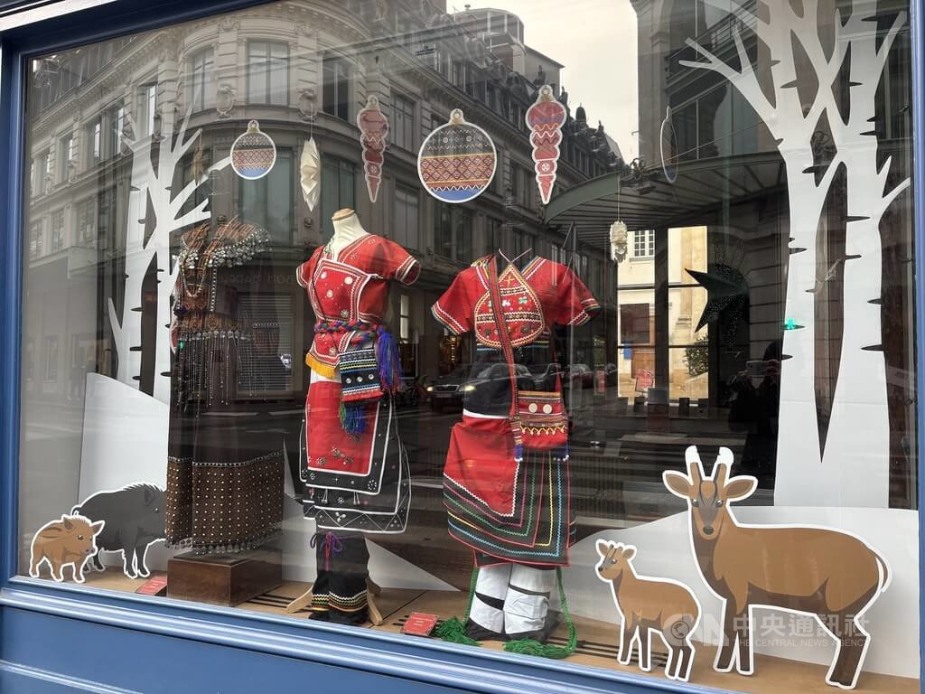 巴黎外方傳教會展出台灣原住民服飾