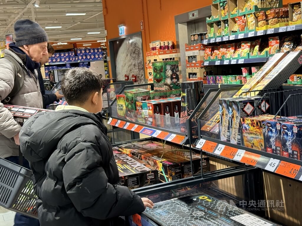 德國民眾超市採買煙火