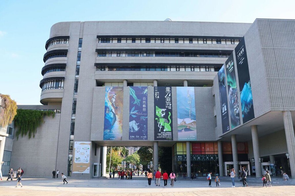 國立自然科學博物館1日舉辦慶祝40週年館慶系列活動,會中發表依據國際GRI準則編製的「永續報告書」,正式成為完成碳盤查並揭露永續資訊的博物館。(科博館提供)中央社記者郝雪卿傳真 115年1月1日