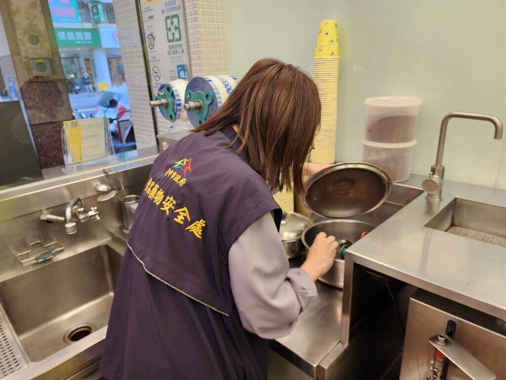 中市食安處稽查飲料業者（1）
