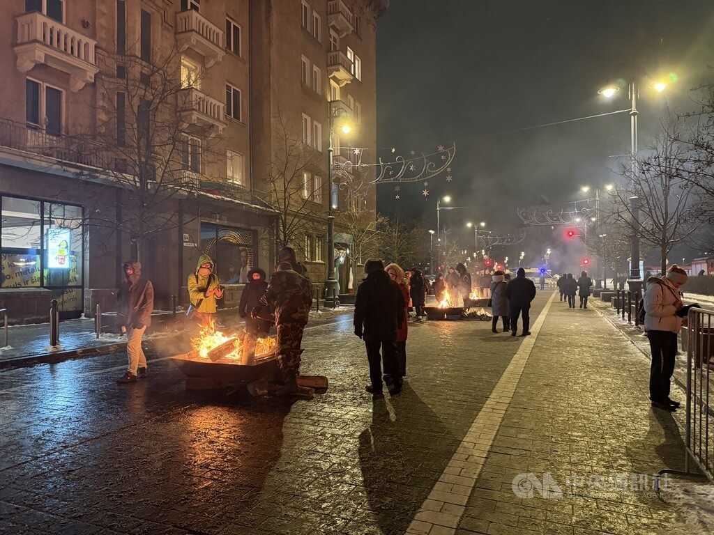 立陶宛自由捍衛者日追思殉難者 格迪米納斯大道篝火