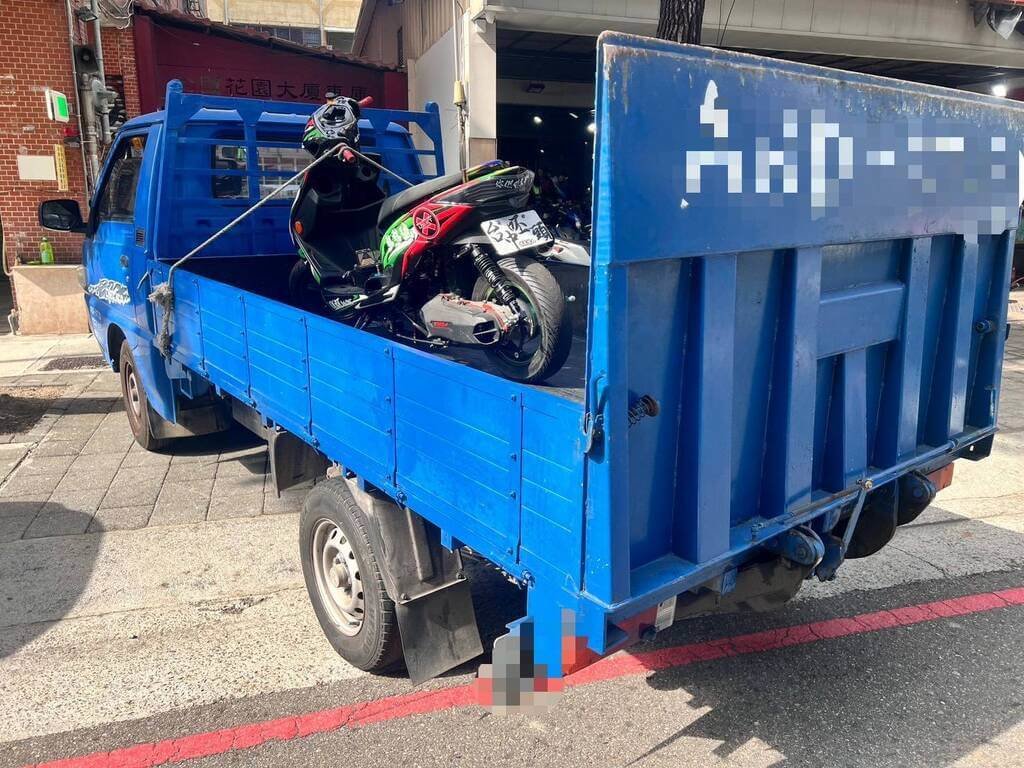 貨車載運改裝機車違規競速　警扣車逮人送辦