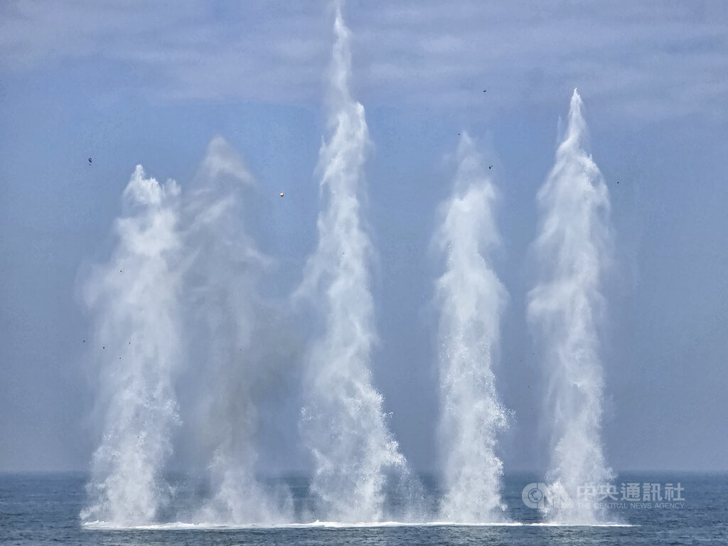 海軍春節加強戰備　操演灘岸阻絕（1）
