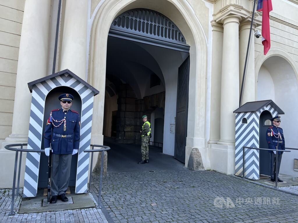 布拉格城堡衛隊擴大招募新成員 放寬身高標準