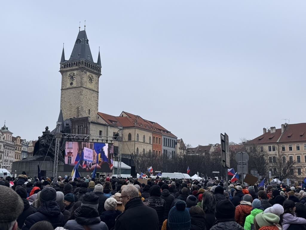 捷克「民主百萬時刻協會」舊城廣場支持總統