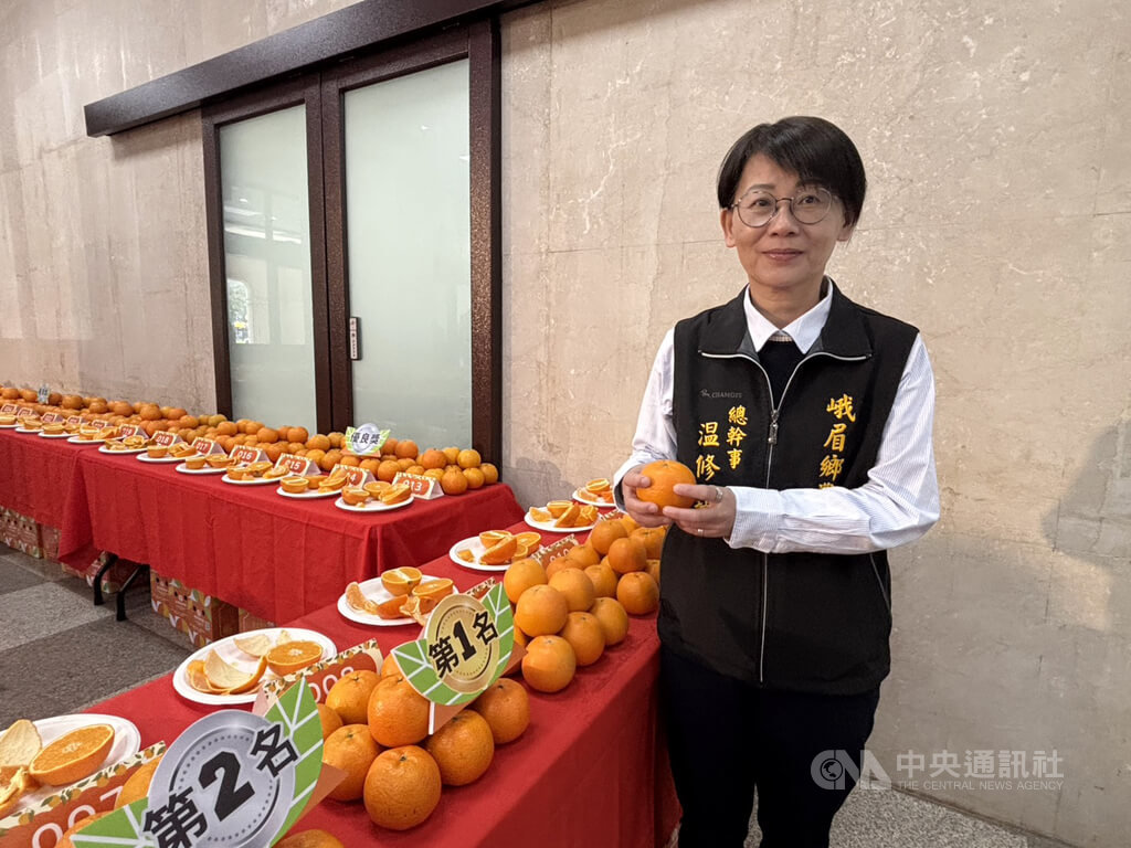 峨眉鄉農會總幹事温修琪出席「柑好過年」活動