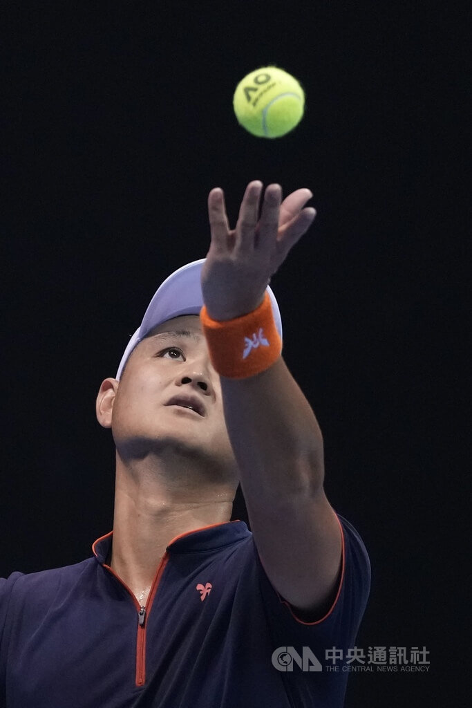 台維斯盃世界一級升降賽　吳東霖直落二拿下首點（3）