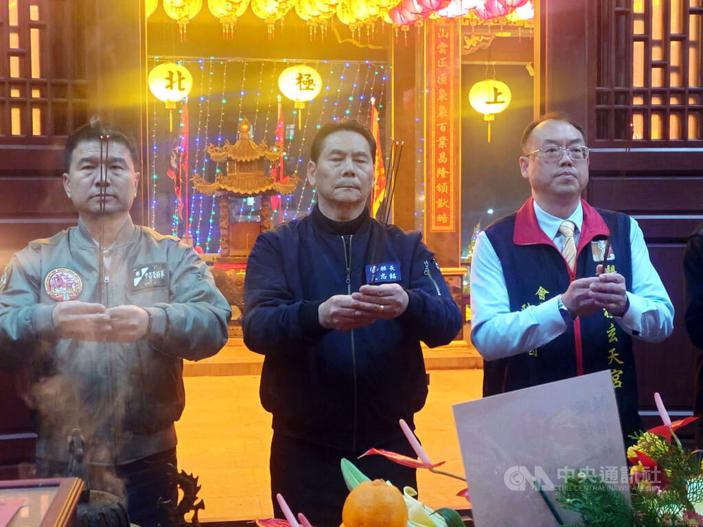 王忠銘至馬祖北極玄天宮上香