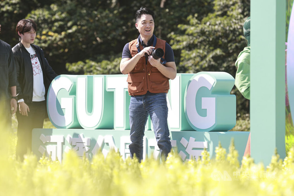 蔣萬安擔任攝影師　推廣古亭河濱公園花海（2）