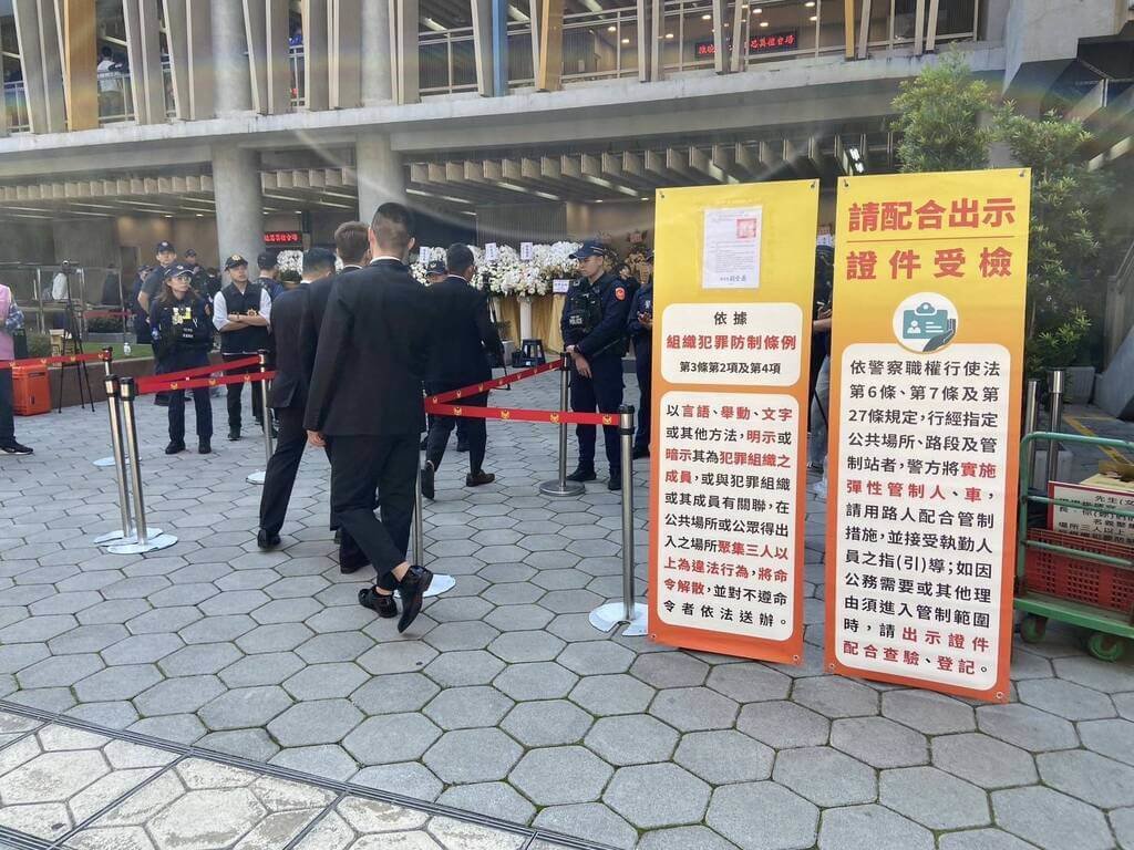 吳敦告別式　逾40名警力現場維安（2）