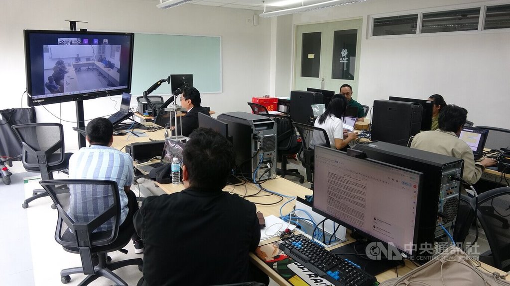 國立宜蘭大學與菲律賓德拉薩大學正共同推動以仿生創新技術處理污水兼發電的合作計畫。圖為雙方於12日在德拉薩大學拉古納省（Laguna）校區進行視訊會議。中央社記者林行健拉古納省比南市攝　115年2月15日