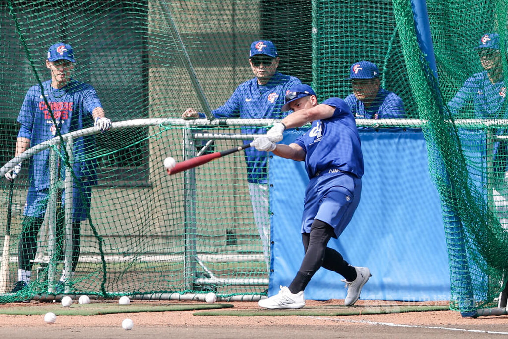 WBC台灣隊宮崎備戰　費柴德投入訓練