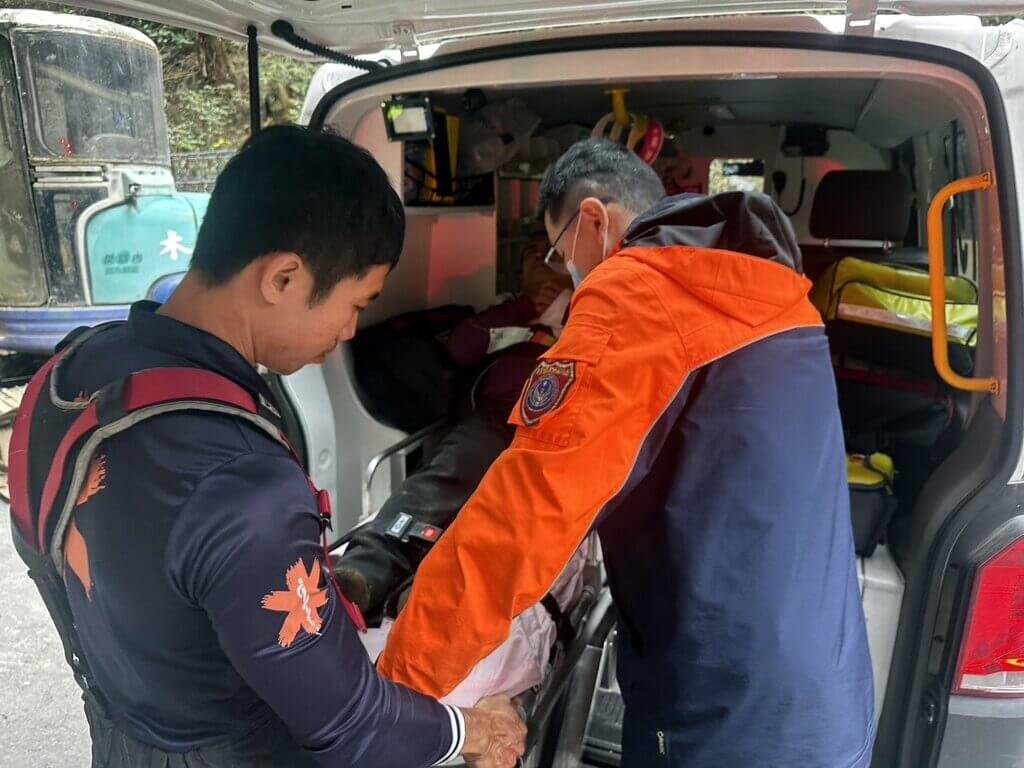 南投杉林溪遊園接駁車墜谷（1）