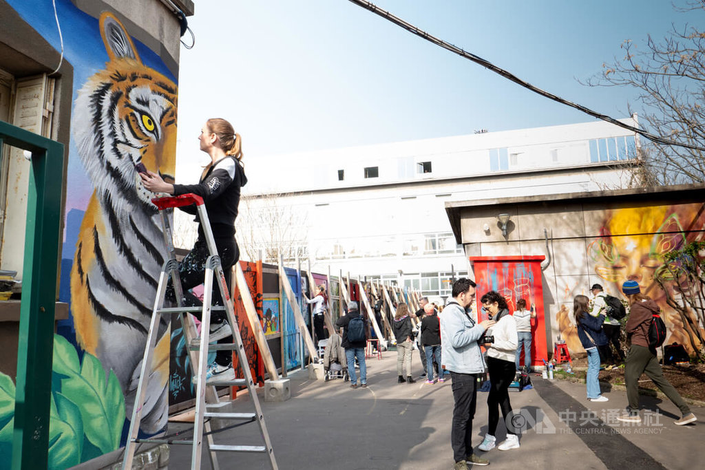 克里斯蒂諾賈西亞緊急安置中心彩色塗鴉牆