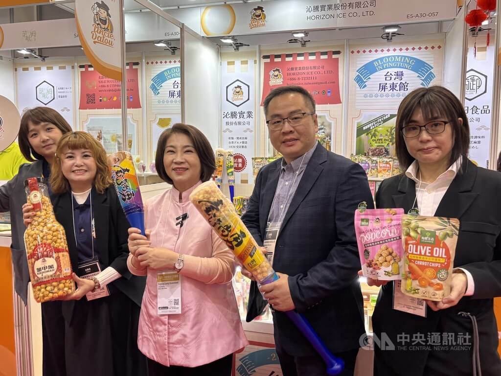 東京國際食品展  周春米與業者合影