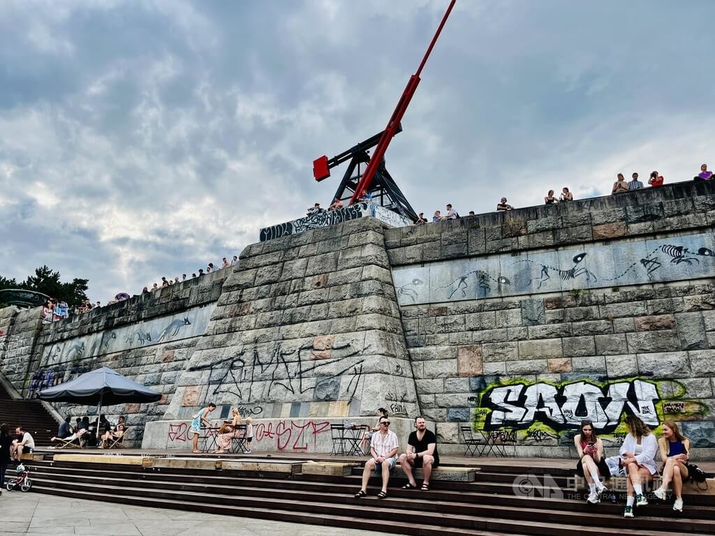 布拉格萊特納公園的巨型節拍器