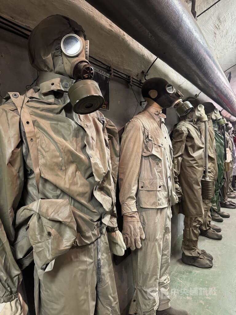 捷克防空洞內的防毒面具與防護裝備