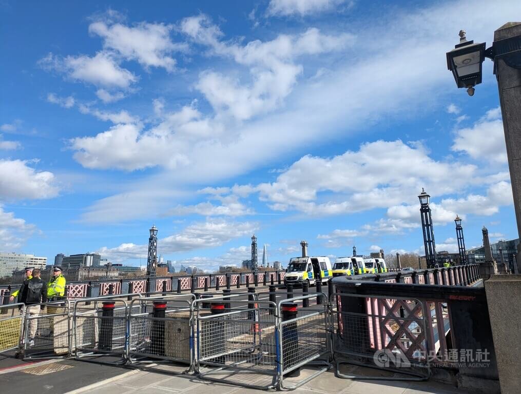 伊朗戰爭倫敦示威集會　警方首度以泰晤士河隔離雙方