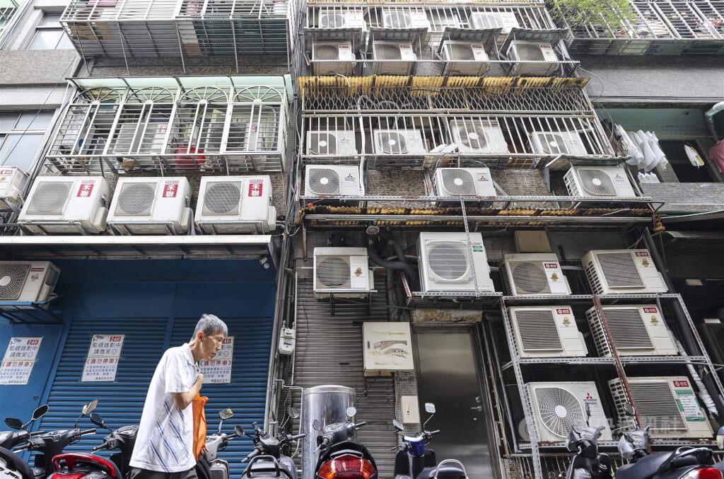 許多冷氣、空調使用的冷媒主要化學物質為氫氟碳化物，是導致溫室效應的物質之一。（示意圖／中央社檔案照片）