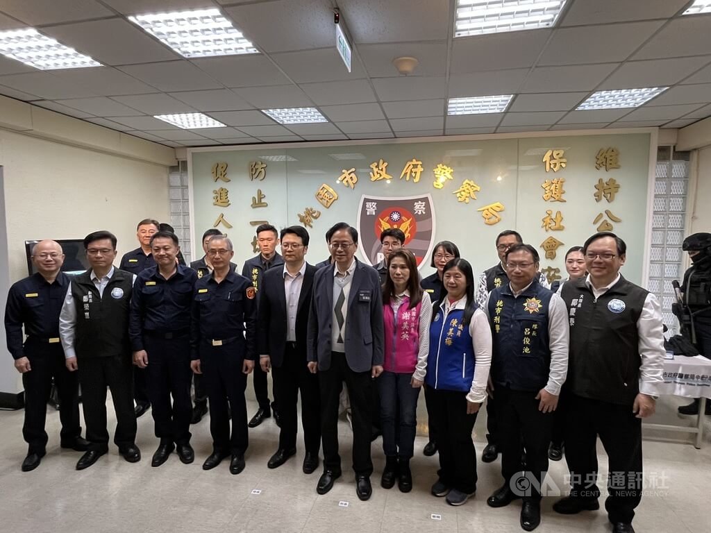 桃警破獲幫派軍火庫　張善政慰勉