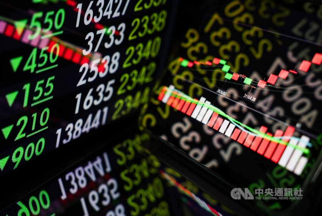 台股量縮下跌225點守住33000點 週線下跌431點