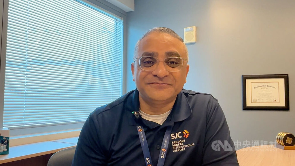 引進機場客服機器人 機場航空局長巴特爾受訪
