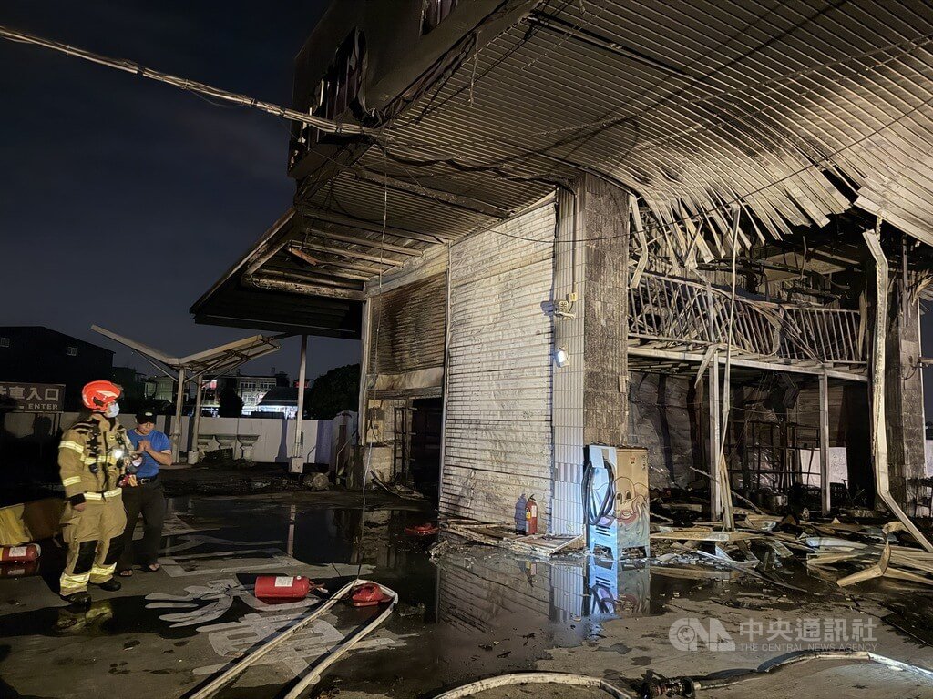 屏東萬丹加油站火警　消防馳援撲滅