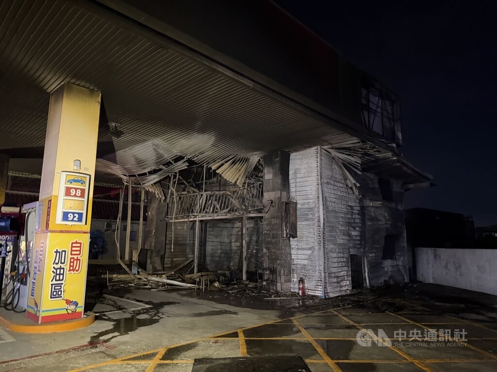 屏東萬丹加油站火警　倉庫全毀