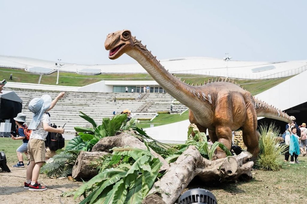 衛武營公園打造「恐龍大草原」　充滿史前氛圍