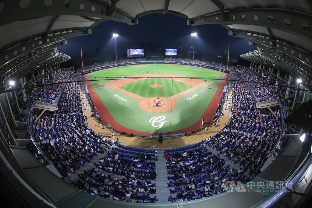 悍將開幕戰湧入滿場1萬1600人（1）