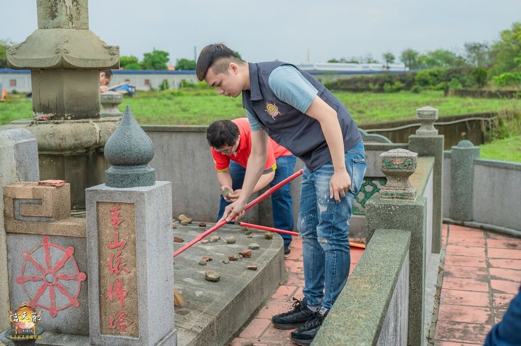 朴子配天宮清明祭拜歷代主持高僧蓮塔（2）