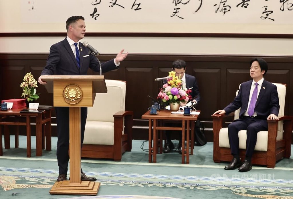 美眾議員能恩朗讀國會表彰賴總統紀錄