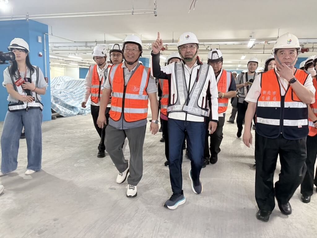 侯友宜視察永平國小地下停車場工程
