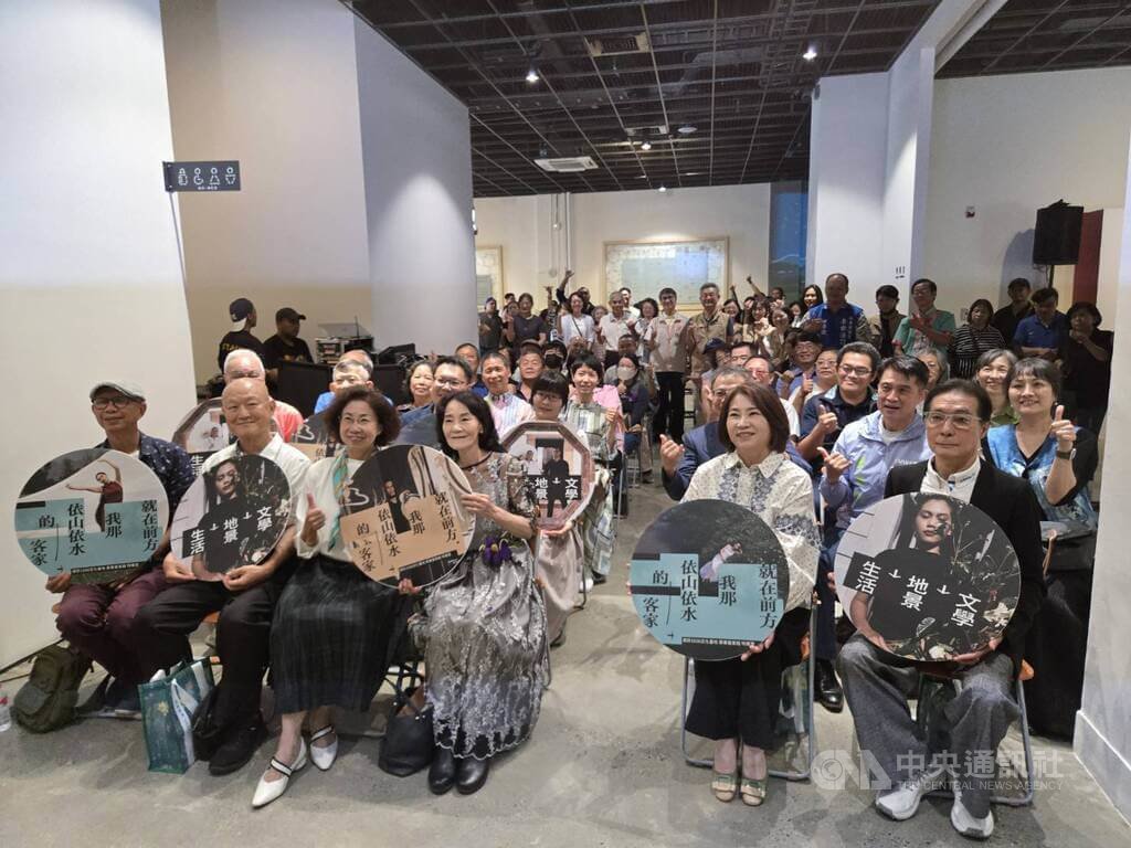 屏菸客家館特展開展　周春米出席