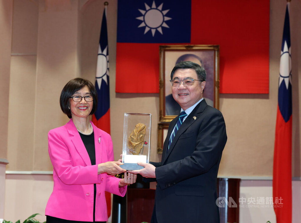 卓榮泰接見北美台商回國訪問暨投資考察團（1）